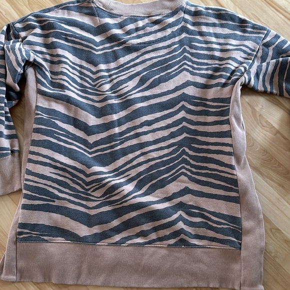 Aerie oversized sweatshirt leopard print split sides size medium M - Picture 5 of 5